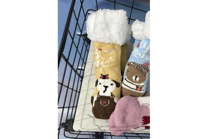 Representative commercial sample visual for Custom Crew Socks SKU 812 in the DK Marketplace.